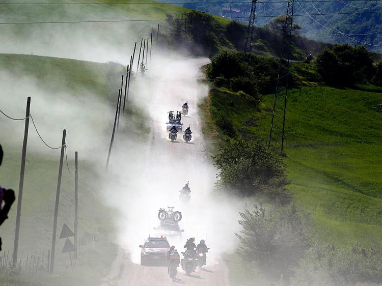 <a><img src="https://www.theepochtimes.com/assets/uploads/2015/09/6Giro114083799Web.jpg" alt="ROUGH ROADS: Cyclists raise clouds of dust as they race over the dirt roads near the end of Stage Six of the 2011 Giro d'Italia. (Roberto Bettini/AFP/Getty Images)" title="ROUGH ROADS: Cyclists raise clouds of dust as they race over the dirt roads near the end of Stage Six of the 2011 Giro d'Italia. (Roberto Bettini/AFP/Getty Images)" width="320" class="size-medium wp-image-1804153"/></a>