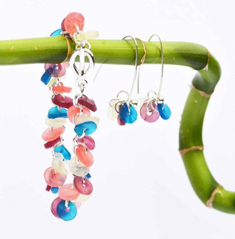 <a><img src="https://www.theepochtimes.com/assets/uploads/2015/09/73-SET-PINK-PURPLE-00-1.jpg" alt="Beautiful biodegradable bracelet and earrings that won't harm the planet. (Courtesy of Lili Giacobina)" title="Beautiful biodegradable bracelet and earrings that won't harm the planet. (Courtesy of Lili Giacobina)" width="575" class="size-medium wp-image-1795989"/></a>