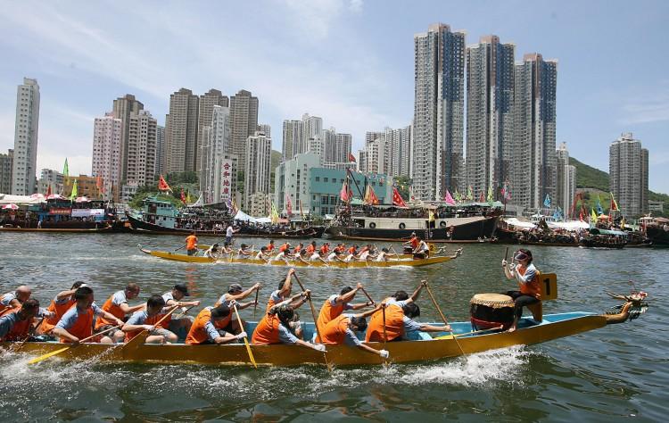 <a><img class="size-medium wp-image-1803162" title="BOAT RACING: The Dragon Boat Festival, this year celebrated on June 6 and next year on June 23, is known for boat racing as shown here in the old fishing town of Aberdeen, Hong Kong. (Mike Clarke/AFP/Getty Images)" src="https://www.theepochtimes.com/assets/uploads/2015/09/74766106.jpg" alt="BOAT RACING: The Dragon Boat Festival, this year celebrated on June 6 and next year on June 23, is known for boat racing as shown here in the old fishing town of Aberdeen, Hong Kong. (Mike Clarke/AFP/Getty Images)" width="575"/></a>