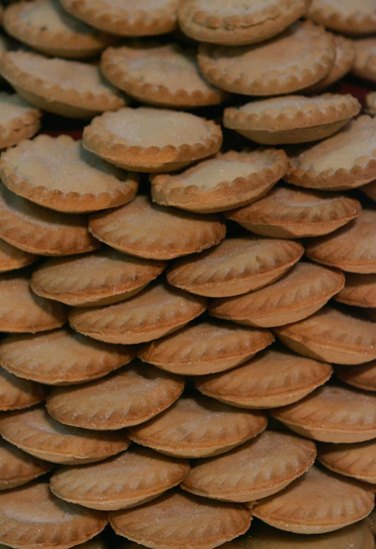 <a><img src="https://www.theepochtimes.com/assets/uploads/2015/09/83735806.jpg" alt="Mince pies are stacked up at the annual mince pie eating contest, in Wookey Hole, near Wells, England.  (Matt Cardy/Getty Images)" title="Mince pies are stacked up at the annual mince pie eating contest, in Wookey Hole, near Wells, England.  (Matt Cardy/Getty Images)" width="320" class="size-medium wp-image-1811319"/></a>