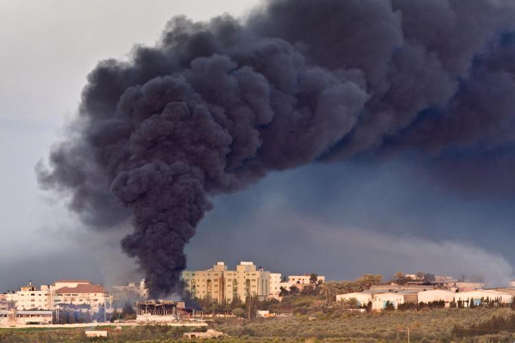 <a><img src="https://www.theepochtimes.com/assets/uploads/2015/09/84293586Gaza.jpg" alt="Smoke billows from the Gaza Strip following an air strike by the Israeli airforce on Hamas enclaves. (Yoav Lemmer/AFP/Getty Images)" title="Smoke billows from the Gaza Strip following an air strike by the Israeli airforce on Hamas enclaves. (Yoav Lemmer/AFP/Getty Images)" width="320" class="size-medium wp-image-1831326"/></a>