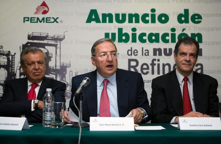 <a><img src="https://www.theepochtimes.com/assets/uploads/2015/09/85976504Mexico.jpg" alt="The Director of state-owned oil company Petroleos Mexicanos (PEMEX) Jesus Reyes-Heroles (C) announced the construction in April of a new 300,000 barrel-per-day refinery to be located in the state of Hidalgo.  (Omar Torres/AFP/Getty Images)" title="The Director of state-owned oil company Petroleos Mexicanos (PEMEX) Jesus Reyes-Heroles (C) announced the construction in April of a new 300,000 barrel-per-day refinery to be located in the state of Hidalgo.  (Omar Torres/AFP/Getty Images)" width="320" class="size-medium wp-image-1827542"/></a>