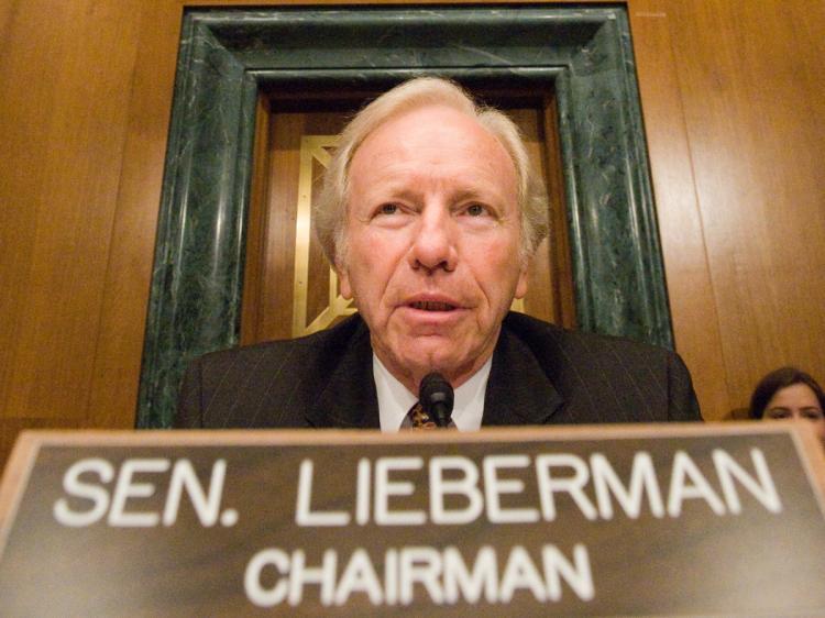 <a><img src="https://www.theepochtimes.com/assets/uploads/2015/09/88659801.jpg" alt="Sen. Lieberman said companies double-dipping would have to be given a choice to do business with one or the other, but not both. (Kris Connor/Getty Images)" title="Sen. Lieberman said companies double-dipping would have to be given a choice to do business with one or the other, but not both. (Kris Connor/Getty Images)" width="320" class="size-medium wp-image-1819841"/></a>