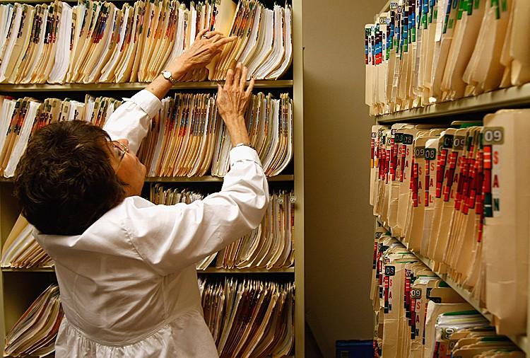 <a><img src="https://www.theepochtimes.com/assets/uploads/2015/09/89622992.jpg" alt="Clinic office assistant Joan Vest searches for a patient's missing medical file at the Spanish Peaks Family Clinic on August 5, 2009 in Walsenburg, Colorado. (John Moore/Getty Images)" title="Clinic office assistant Joan Vest searches for a patient's missing medical file at the Spanish Peaks Family Clinic on August 5, 2009 in Walsenburg, Colorado. (John Moore/Getty Images)" width="320" class="size-medium wp-image-1798307"/></a>