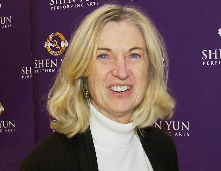 <a><img class="size-large wp-image-1788680" title="Deborah Bigelow at Shen Yun Performing Arts in Lincoln Center's David H. Koch Theate" src="https://www.theepochtimes.com/assets/uploads/2015/09/8_Deborah+Bigelow_edited.jpg" alt="Deborah Bigelow at Shen Yun Performing Arts in Lincoln Center's David H. Koch Theater on Friday night. (Courtesy of NTD Television)" width="301" height="233"/></a>