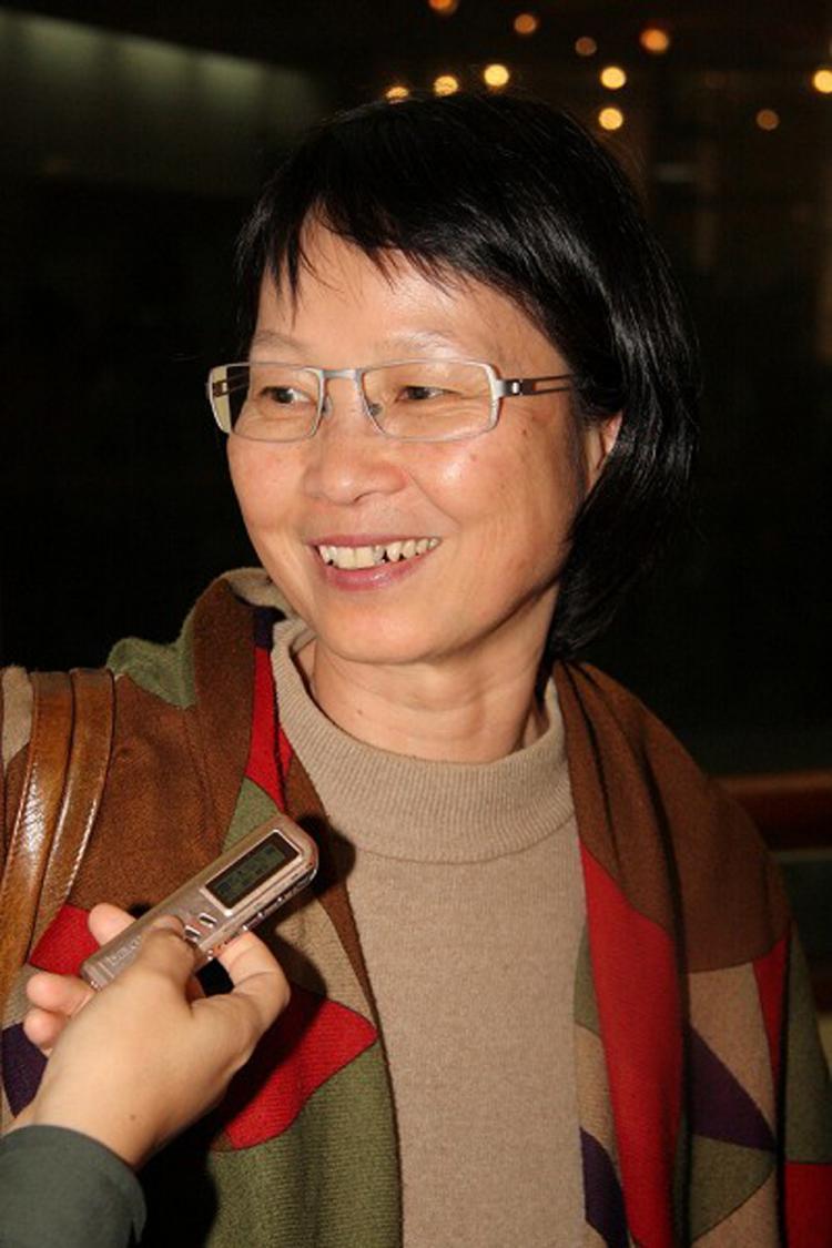 <a><img src="https://www.theepochtimes.com/assets/uploads/2015/09/903230132201665.jpg" alt="Dr. Hsu Su-Hsia, professor in the Department of Arts and Design and Graduate School of Arts Education and Creation, National Hsinchu University of Education, watched Shen Yun in Hsinchu on March 22, 2009, with her husband. (Shijia Lin/The Epoch Times)" title="Dr. Hsu Su-Hsia, professor in the Department of Arts and Design and Graduate School of Arts Education and Creation, National Hsinchu University of Education, watched Shen Yun in Hsinchu on March 22, 2009, with her husband. (Shijia Lin/The Epoch Times)" width="320" class="size-medium wp-image-1829385"/></a>
