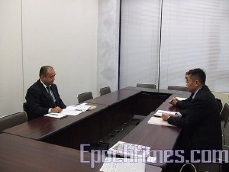 <a><img src="https://www.theepochtimes.com/assets/uploads/2015/09/904020131031369--ss.jpg" alt="Mr. Ogihar(L), official of the Japanese Ministry of Foreign Affairs, met with representatives of the Falun Dafa Association and the Quitting the CCP Service Center in Japan (photo by Epoch Times)" title="Mr. Ogihar(L), official of the Japanese Ministry of Foreign Affairs, met with representatives of the Falun Dafa Association and the Quitting the CCP Service Center in Japan (photo by Epoch Times)" width="320" class="size-medium wp-image-1828637"/></a>