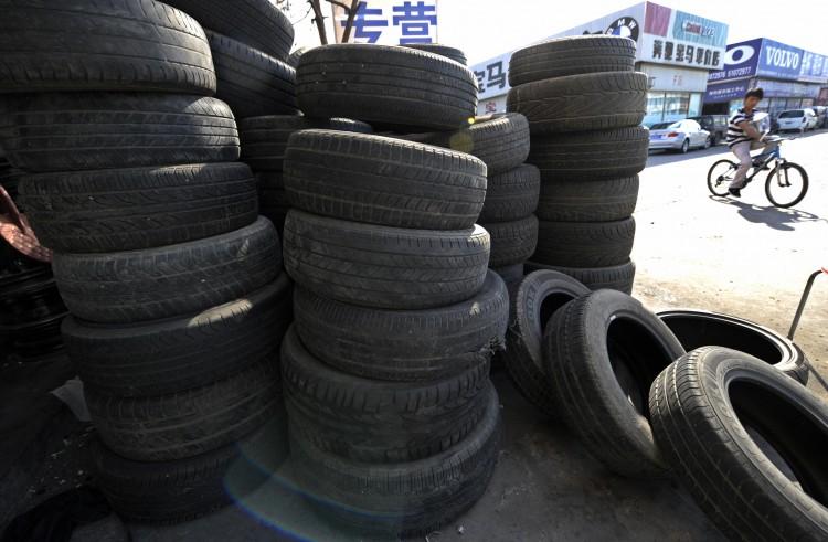 <a><img src="https://www.theepochtimes.com/assets/uploads/2015/09/90783774.jpg" alt="A man rides a bicycle past tires on display at a shop in Beijing on September 15, 2009. (Liu Jin/AFP/Getty Images)" title="A man rides a bicycle past tires on display at a shop in Beijing on September 15, 2009. (Liu Jin/AFP/Getty Images)" width="320" class="size-medium wp-image-1798243"/></a>