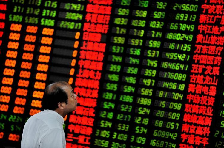 <a><img src="https://www.theepochtimes.com/assets/uploads/2015/09/908171312001813stockmarket.jpg" alt="An investor looks at the stock price index on the monitor at a Shanghai stock exchange. (Getty Image)" title="An investor looks at the stock price index on the monitor at a Shanghai stock exchange. (Getty Image)" width="320" class="size-medium wp-image-1826709"/></a>