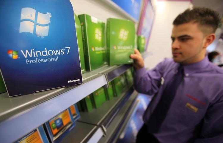 <a><img class="size-large wp-image-1784805" title="Computer Stores Prepare For Release Of Microsoft Windows 7" src="https://www.theepochtimes.com/assets/uploads/2015/09/92142601.jpg" alt="" width="590" height="379"/></a>
