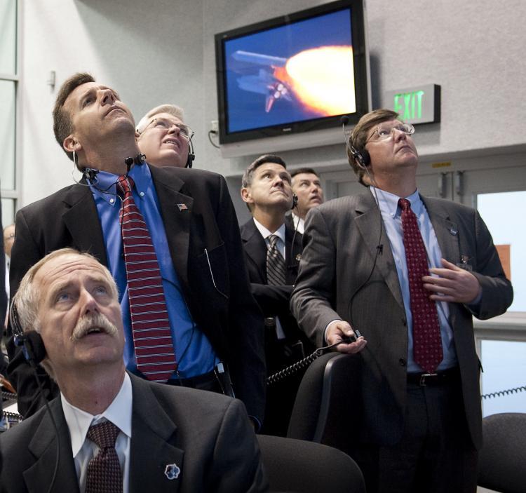 <a><img src="https://www.theepochtimes.com/assets/uploads/2015/09/93093609.jpg" alt="LAUNCH ROOM: NASA mission managers monitor NASA Space Shuttle Atlantis STS-129 from firing room four as it lifts off of launch pad 39A at the Kennedy Space Center November 16, 2009 in Cape Canaveral, Florida.  (Bill Ingalls/NASA via Getty Images)" title="LAUNCH ROOM: NASA mission managers monitor NASA Space Shuttle Atlantis STS-129 from firing room four as it lifts off of launch pad 39A at the Kennedy Space Center November 16, 2009 in Cape Canaveral, Florida.  (Bill Ingalls/NASA via Getty Images)" width="320" class="size-medium wp-image-1823463"/></a>