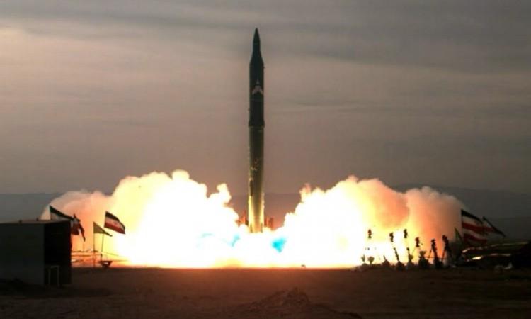 <a><img class="size-full wp-image-1788383" title="Photo from Iranian ISNA news agency on Dec. 16, 2009, shows the test-firing at an undisclosed location in Iran of an improved Sejil 2 medium-range missile, which Tehran says can reach targets inside Israel. (Vahi Reza Alaee/AFP/Getty Images)" src="https://www.theepochtimes.com/assets/uploads/2015/09/94502756.jpg" alt="" width="750" height="450"/></a>