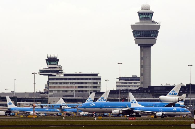 <a><img src="https://www.theepochtimes.com/assets/uploads/2015/09/95414074-WEB.jpg" alt="Amsterdam Airport Schiphol.  (Lex Van Lieshout/Getty Images )" title="Amsterdam Airport Schiphol.  (Lex Van Lieshout/Getty Images )" width="320" class="size-medium wp-image-1814534"/></a>