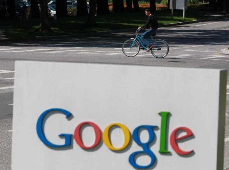 <a><img src="https://www.theepochtimes.com/assets/uploads/2015/09/97614644.jpg" alt="The Google headquarters in Mountain View, California.    (Justin Sullivan/Getty Images)" title="The Google headquarters in Mountain View, California.    (Justin Sullivan/Getty Images)" width="320" class="size-medium wp-image-1801797"/></a>