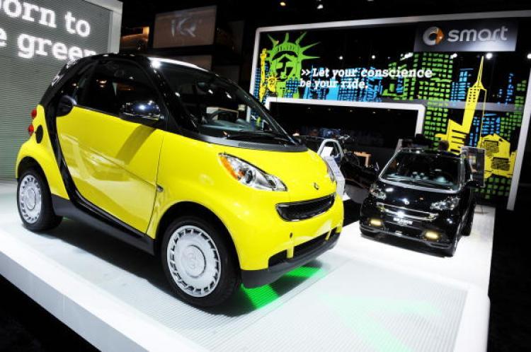 <a><img src="https://www.theepochtimes.com/assets/uploads/2015/09/98206863.jpg" alt="A Smart ForTwo vehicles on display at the New York International Auto Show April 1, 2010 in New York.  (Stan Honda/Getty Images)" title="A Smart ForTwo vehicles on display at the New York International Auto Show April 1, 2010 in New York.  (Stan Honda/Getty Images)" width="320" class="size-medium wp-image-1820639"/></a>