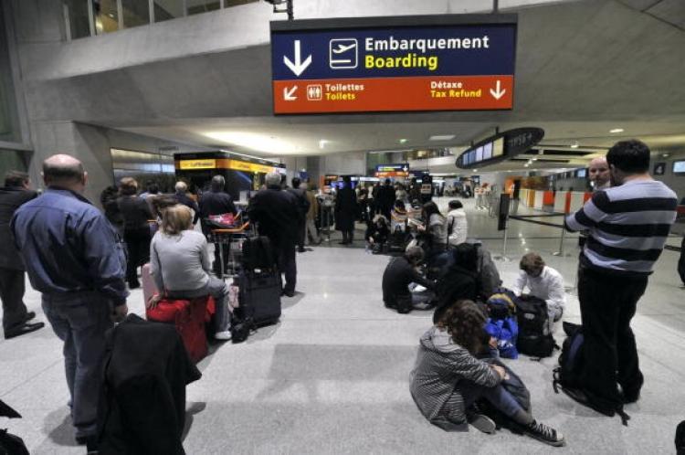 <a><img src="https://www.theepochtimes.com/assets/uploads/2015/09/98483026-volcano_ash-airports.jpg" alt="People wait on April 15, 2010 at the Charles-de-Gaulle airport in Roissy, outside Paris, after their flights were cancelled because of the volcanic ash cloud from Iceland. (Mehdi Fedouach/AFP/Getty Images)" title="People wait on April 15, 2010 at the Charles-de-Gaulle airport in Roissy, outside Paris, after their flights were cancelled because of the volcanic ash cloud from Iceland. (Mehdi Fedouach/AFP/Getty Images)" width="320" class="size-medium wp-image-1821030"/></a>