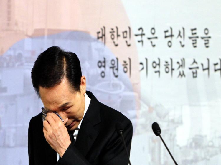 <a><img src="https://www.theepochtimes.com/assets/uploads/2015/09/98535230-WEB-Korean_President.jpg" alt="South Korean President Lee Myung-bak wipes his eyes at a press conference last Monday as he reads a list of names of sailors that died when a South Korean navy ship sunk last month following a large explosion.  (STR/AFP/Getty Images)" title="South Korean President Lee Myung-bak wipes his eyes at a press conference last Monday as he reads a list of names of sailors that died when a South Korean navy ship sunk last month following a large explosion.  (STR/AFP/Getty Images)" width="320" class="size-medium wp-image-1820738"/></a>