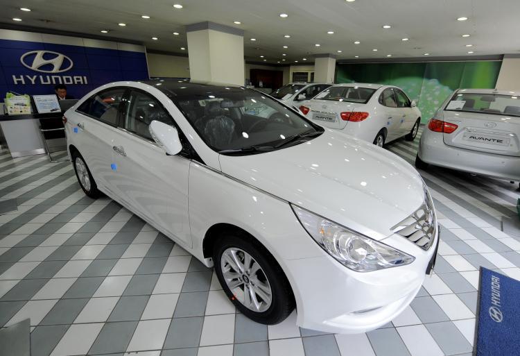 <a><img src="https://www.theepochtimes.com/assets/uploads/2015/09/98600524.jpg" alt="HYUNDAI RECALL: Hyundai Motor's sedan Sonata model is on display at its branch in Seoul on April 22. Sonata is part of a major Hyundai recall in the United States.  (Jung Yeon-Je/Getty Images)" title="HYUNDAI RECALL: Hyundai Motor's sedan Sonata model is on display at its branch in Seoul on April 22. Sonata is part of a major Hyundai recall in the United States.  (Jung Yeon-Je/Getty Images)" width="320" class="size-medium wp-image-1814280"/></a>