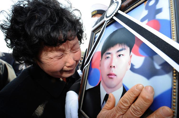 <a><img src="https://www.theepochtimes.com/assets/uploads/2015/09/98738815KOREA.jpg" alt="A relative of a deceased sailor of the sunken South Korean naval vessel Cheonan cries as she touches a portrait during the funeral ceremony on April 29, 2010, in Daejeon, South Korea.  (Shin Hyeon-Jong-Korea-Pool/Getty Images )" title="A relative of a deceased sailor of the sunken South Korean naval vessel Cheonan cries as she touches a portrait during the funeral ceremony on April 29, 2010, in Daejeon, South Korea.  (Shin Hyeon-Jong-Korea-Pool/Getty Images )" width="320" class="size-medium wp-image-1820464"/></a>