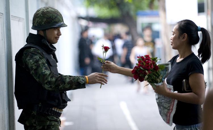 <a><img src="https://www.theepochtimes.com/assets/uploads/2015/09/98763328.jpg" alt="A Bangkok resident hands a soldier a rose in appreciation as he stands guard on Convent Road in Bangkok on April 30. Soldiers and police are deployed throughout the city.(Andy Nelson/Getty Images)" title="A Bangkok resident hands a soldier a rose in appreciation as he stands guard on Convent Road in Bangkok on April 30. Soldiers and police are deployed throughout the city.(Andy Nelson/Getty Images)" width="320" class="size-medium wp-image-1820370"/></a>