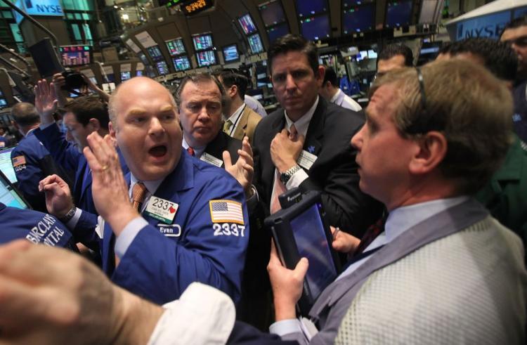 <a><img src="https://www.theepochtimes.com/assets/uploads/2015/09/98905140tradingfloor.jpg" alt="Traders work on the floor of the New York Stock Exchange after the opening bell last Friday in New York City. The Dow Jones Industrial Average tumbled for the fourth consecutive day last Friday amid more concerns over the Greek debt crisis.  (Mario Tama/Getty Images)" title="Traders work on the floor of the New York Stock Exchange after the opening bell last Friday in New York City. The Dow Jones Industrial Average tumbled for the fourth consecutive day last Friday amid more concerns over the Greek debt crisis.  (Mario Tama/Getty Images)" width="320" class="size-medium wp-image-1820165"/></a>