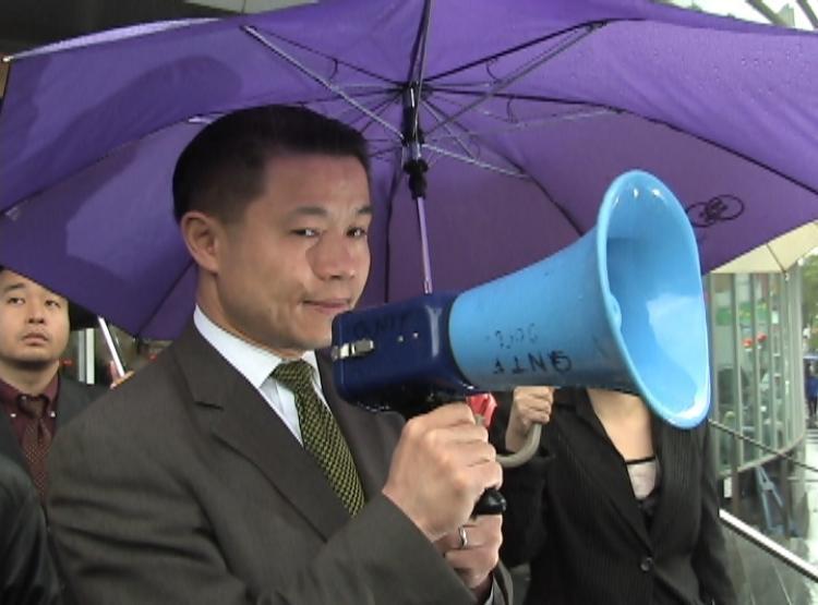 <a><img src="https://www.theepochtimes.com/assets/uploads/2015/09/A4_john_liu.jpg" alt="Comptroller candidate John Liu addresses a group who attacked Falun Gong practitioners in Flushing, Queens last year. (The Epoch Times)" title="Comptroller candidate John Liu addresses a group who attacked Falun Gong practitioners in Flushing, Queens last year. (The Epoch Times)" width="320" class="size-medium wp-image-1826450"/></a>