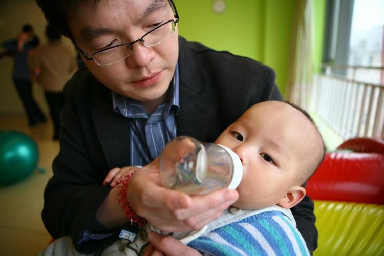 <a><img src="https://www.theepochtimes.com/assets/uploads/2015/09/BABY-102065364.jpg" alt="Chinese parents have developed the habit of looking overseas for baby food, after a poison-milk powder scandal in 2008 and a constant drumbeat of bad food news in China. (AFP/Getty Images)" title="Chinese parents have developed the habit of looking overseas for baby food, after a poison-milk powder scandal in 2008 and a constant drumbeat of bad food news in China. (AFP/Getty Images)" width="320" class="size-medium wp-image-1800714"/></a>
