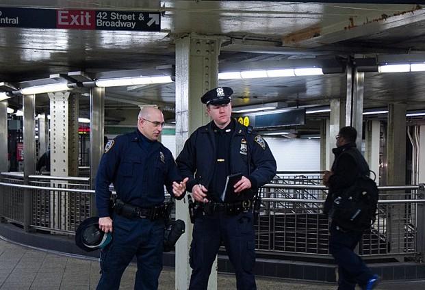 <a><img class="size-medium wp-image-1791387" title="BChasteen_NYPD-Subway_3711" src="https://www.theepochtimes.com/assets/uploads/2015/09/BChasteen_NYPD-Subway_3711.jpg" alt="" width="350" height="238"/></a>