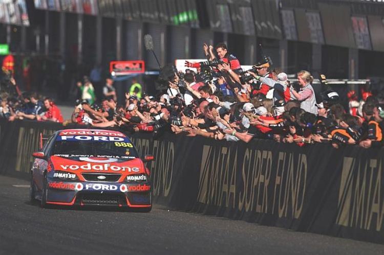 <a><img src="https://www.theepochtimes.com/assets/uploads/2015/09/BEN_3301.JPG" alt="Fordsâ�� Craig Lowndes and Jamie Whincup win in the 2008 Bathurst 1000 â�� their third consecutive victory at the famous event. (Christian Wright )" title="Fordsâ�� Craig Lowndes and Jamie Whincup win in the 2008 Bathurst 1000 â�� their third consecutive victory at the famous event. (Christian Wright )" width="320" class="size-medium wp-image-1833373"/></a>