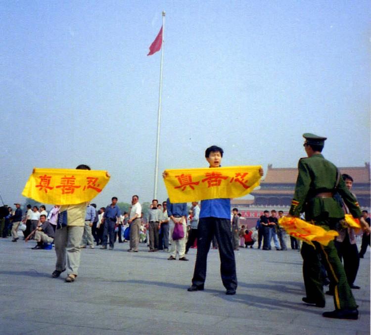 <a><img src="https://www.theepochtimes.com/assets/uploads/2015/09/BannersOnTiananmen.jpg" alt="ENDING PERSECUTION: Falun Gong practitioners hold banners on Tiananmen Square in Beijing on May 2, 2001. For the first few years of the persecution, practitioners went to the square asking the Communist Party to reverse itself. (Courtesy of Minghui.net)" title="ENDING PERSECUTION: Falun Gong practitioners hold banners on Tiananmen Square in Beijing on May 2, 2001. For the first few years of the persecution, practitioners went to the square asking the Communist Party to reverse itself. (Courtesy of Minghui.net)" width="320" class="size-medium wp-image-1800987"/></a>