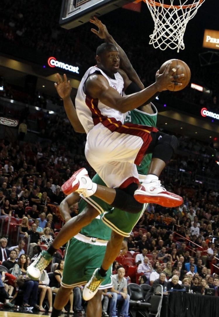 <a><img src="https://www.theepochtimes.com/assets/uploads/2015/09/Basketball.jpg" alt="DO OR DIE: Dwyane Wade single-handedly dismantled Boston's defense with 46 points to keep the Miami Heat alive in the first round playoffs. (Marc Serota/Getty Images )" title="DO OR DIE: Dwyane Wade single-handedly dismantled Boston's defense with 46 points to keep the Miami Heat alive in the first round playoffs. (Marc Serota/Getty Images )" width="320" class="size-medium wp-image-1820670"/></a>