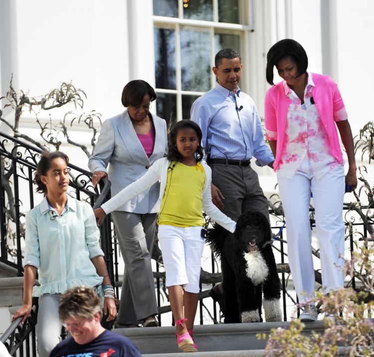 <a><img src="https://www.theepochtimes.com/assets/uploads/2015/09/Bo98407533.jpg" alt="President Barack Obama, first lady Michelle, first dog Bo, daughters Sasha and Malia, and Marian Robinson, mother of Mrs Obama, on April 5, 2010 on the South Lawn of the White House. (Tim Sloan/Getty Images)" title="President Barack Obama, first lady Michelle, first dog Bo, daughters Sasha and Malia, and Marian Robinson, mother of Mrs Obama, on April 5, 2010 on the South Lawn of the White House. (Tim Sloan/Getty Images)" width="320" class="size-medium wp-image-1819731"/></a>