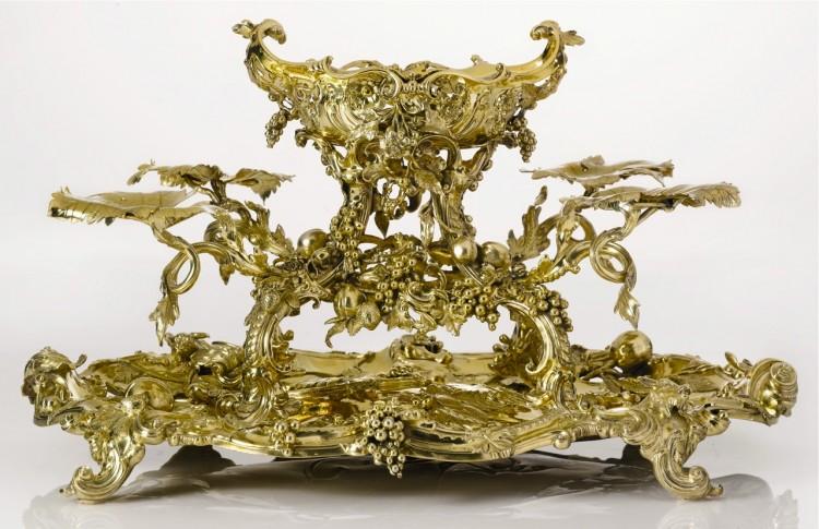 <a><img src="https://www.theepochtimes.com/assets/uploads/2015/09/Burghley.jpg" alt="The Burghley epergne (1755), a masterpiece of English Rococo, is estimated to sell for $800,000 to $1.2 million. (Courtesy of Sotheby's)" title="The Burghley epergne (1755), a masterpiece of English Rococo, is estimated to sell for $800,000 to $1.2 million. (Courtesy of Sotheby's)" width="575" class="size-medium wp-image-1797118"/></a>
