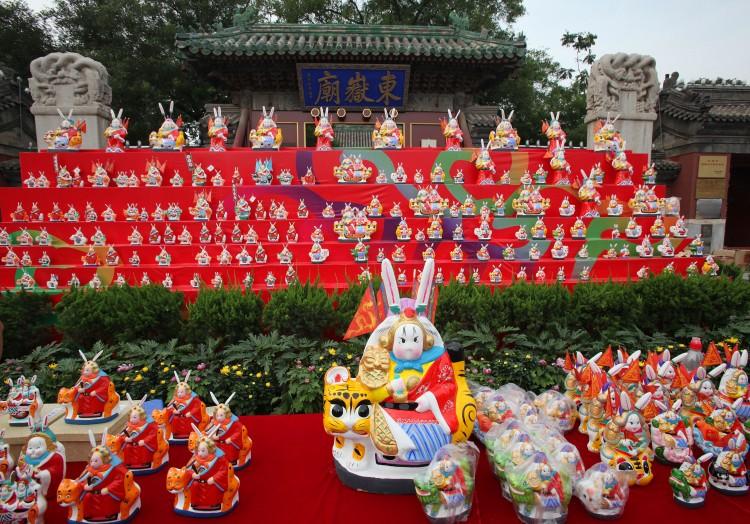 <a><img class="size-medium wp-image-1797746" title="'Grandpa Rabbit' on display in Beijing's Dongyue Temple. (The Epoch Times photo archive)" src="https://www.theepochtimes.com/assets/uploads/2015/09/CFP421087486.jpg" alt="'Grandpa Rabbit' on display in Beijing's Dongyue Temple. (The Epoch Times photo archive)" width="200"/></a>