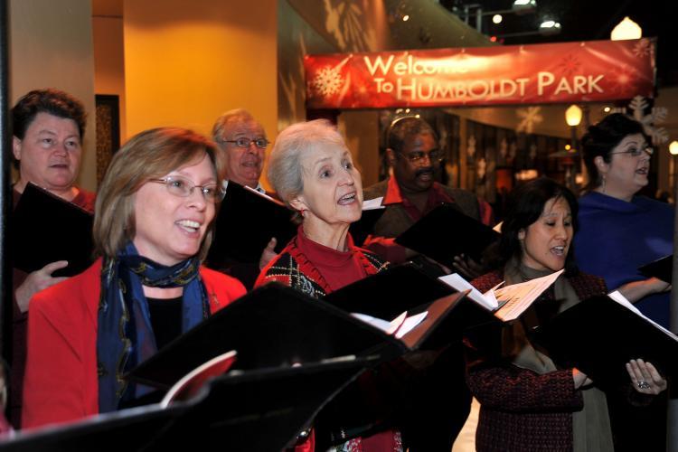 <a><img src="https://www.theepochtimes.com/assets/uploads/2015/09/Carolers-83909129.jpg" alt="When these Christmas carolers are singing, they are strengthening their immune systems. (Frazer Harrison/Getty Images for Overture)" title="When these Christmas carolers are singing, they are strengthening their immune systems. (Frazer Harrison/Getty Images for Overture)" width="320" class="size-medium wp-image-1824903"/></a>