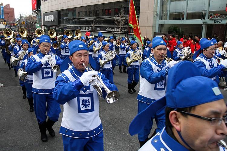 <a><img class="size-large wp-image-1792284" title="Chasteen_020412_Falun-Gong-Parade_1818" src="https://www.theepochtimes.com/assets/uploads/2015/09/Chasteen_020412_Falun-Gong-Parade_1818.jpg" alt="" width="590" height="393"/></a>