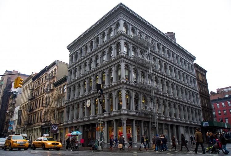 <a><img class="size-large wp-image-1792858" title="Chasteen_NYC-Struc_490-Broadway_012312_9727" src="https://www.theepochtimes.com/assets/uploads/2015/09/Chasteen_NYC-Struc_490-Broadway_012312_9727.jpg" alt="" width="590" height="398"/></a>