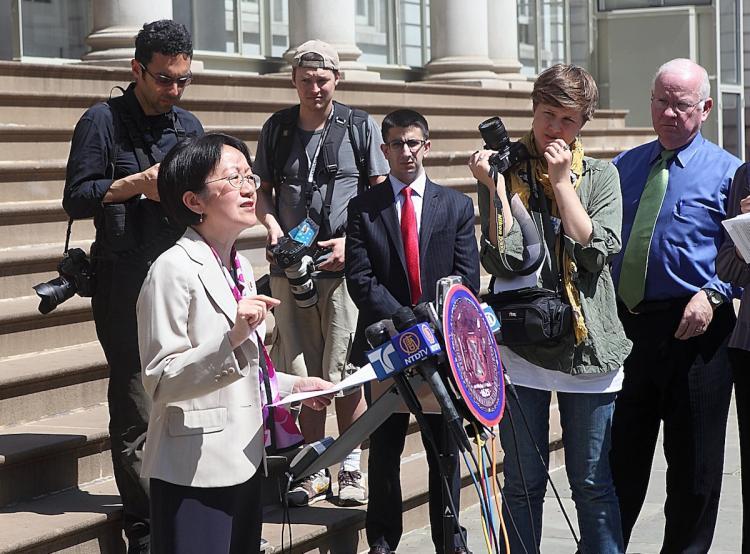 <a><img src="https://www.theepochtimes.com/assets/uploads/2015/09/Chincounterfeits.jpg" alt="HANDBAGS TO HANDCUFFS: Councilwoman Margaret Chin proposes legislation to crackdown on people buying counterfeit goods.   (Gary Du/The Epoch Times )" title="HANDBAGS TO HANDCUFFS: Councilwoman Margaret Chin proposes legislation to crackdown on people buying counterfeit goods.   (Gary Du/The Epoch Times )" width="320" class="size-medium wp-image-1804921"/></a>