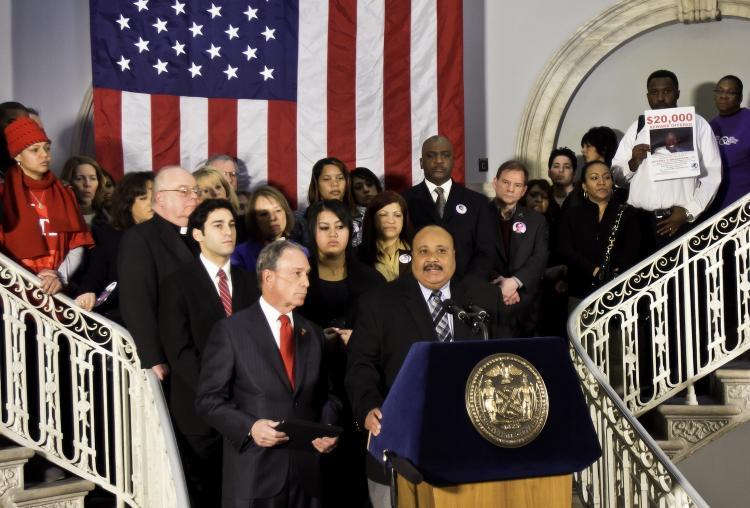 <a><img src="https://www.theepochtimes.com/assets/uploads/2015/09/CityHall-6579.jpg" alt="LEGACY OF NONVIOLENCE: Martin Luther King III stood with the families of 34 victims of gun violence and with Mayor Bloomberg (L) to call for a solution to the problem of gun violence in the wake of the shooting Tuscon, Ariz.  (Phoebe Zheng/The Epoch Times)" title="LEGACY OF NONVIOLENCE: Martin Luther King III stood with the families of 34 victims of gun violence and with Mayor Bloomberg (L) to call for a solution to the problem of gun violence in the wake of the shooting Tuscon, Ariz.  (Phoebe Zheng/The Epoch Times)" width="320" class="size-medium wp-image-1809273"/></a>