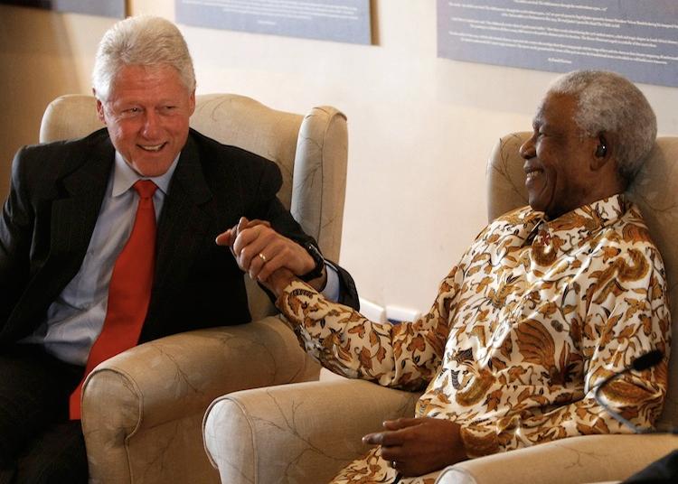 <a><img class="size-full wp-image-1784807" title="Former U.S. President Bill Clinton (L) embraces former South African President Nelson Mandela following remarks by Clinton during a visit to the Nelson Mandela Foundation July 19, 2007 in Johannesburg. Clinton is on an eight day trip to the African continent to visit sites supported and founded by the Clinton Foundation. (Win McNamee/Getty Images for the Clinton Foundation)" src="https://www.theepochtimes.com/assets/uploads/2015/09/Clinton75550332.jpg" alt="" width="750" height="536"/></a>