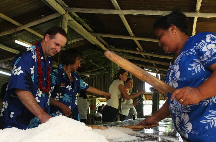 <a><img src="https://www.theepochtimes.com/assets/uploads/2015/09/Coconutoil-88893633.jpg" alt="New Zealand Prime Minister John Key (L) visits a coconut plantation in Apia, Samoa, where coconut oil is produced. (Phil Walter/Getty Images)" title="New Zealand Prime Minister John Key (L) visits a coconut plantation in Apia, Samoa, where coconut oil is produced. (Phil Walter/Getty Images)" width="320" class="size-medium wp-image-1816652"/></a>