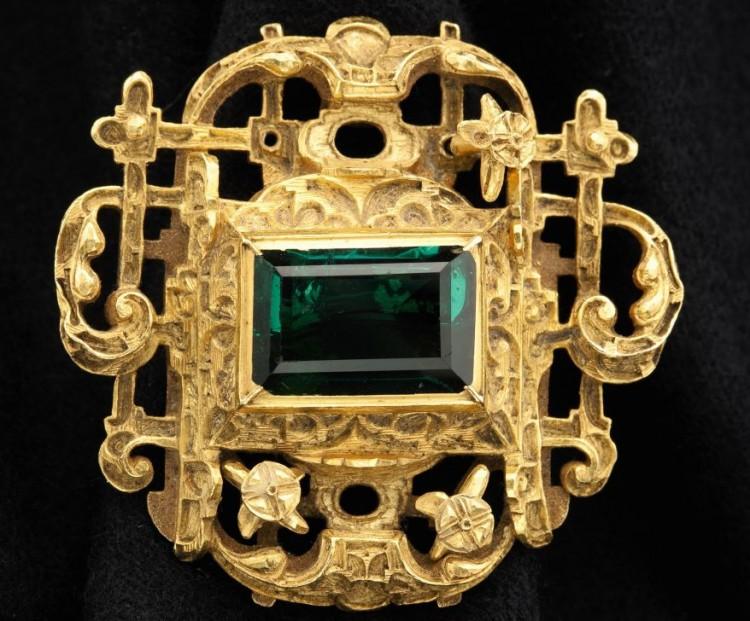 <a><img class="size-large wp-image-1771132" src="https://www.theepochtimes.com/assets/uploads/2015/09/Colombian-Emerald-Gold-Jewel.jpg" alt="" width="590" height="489"/></a>