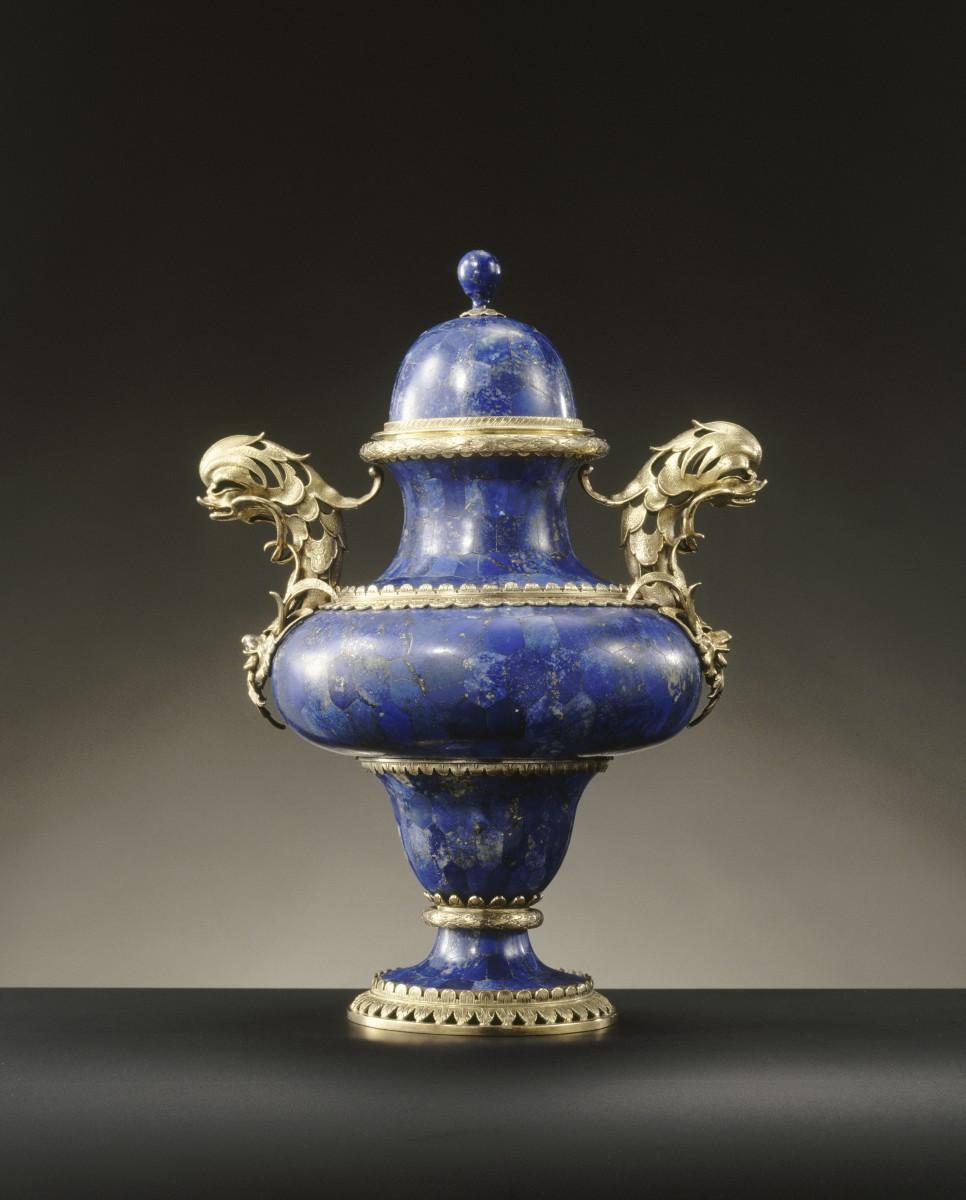 <a><img class=" wp-image-1769835 " src="https://www.theepochtimes.com/assets/uploads/2015/09/Covered+vase.jpg" alt="Fine hexagonal lapis lazuli plates build this covered vase with handles. Attributed to François Roberday, Paris, France. Vase: lapis lazuli. Mounts: silver gilt, circa 1630, with additions circa 1680, 8.1 inches x 6 inches x 6.3 inches. (RMN-Grand Palais / Art Resource, NY / Jean-Gilles Berizzi)" width="328"/></a>