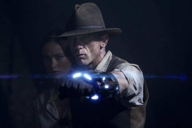 ON GUARD: Olivia Wilde as the elusive traveler Ella and Daniel Craig as a stranger with no memory of his past, in the action sci-fi thriller 'Cowboys & Aliens.' (Zade Rosenthal/Universal Studios and DreamWorks II Distribution Co. LLC )