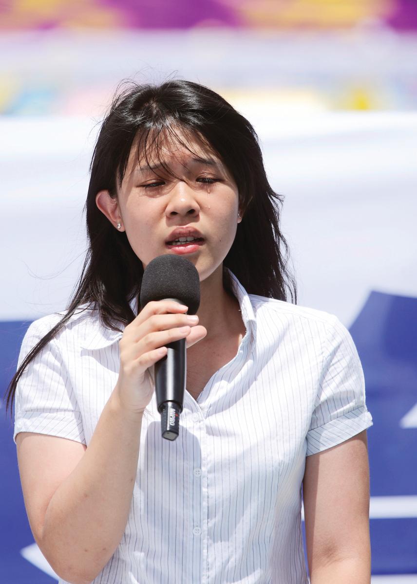 Chung Ai, daughter of Chung Ting-pang, gave a speech at the July 23 event. (The Epoch Times)