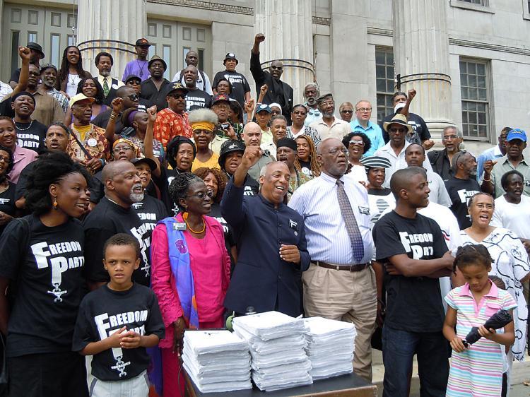 <a><img class="size-medium wp-image-1816026" title="FREEDOM PARTY: Charles Barron and other Freedom Party members celebrated getting over 43,000 signatures and enabling Barron to run for Governor. (Stephanie Lam/The Epoch Times)" src="https://www.theepochtimes.com/assets/uploads/2015/09/DSCN1006FreeParty.JPG" alt="FREEDOM PARTY: Charles Barron and other Freedom Party members celebrated getting over 43,000 signatures and enabling Barron to run for Governor. (Stephanie Lam/The Epoch Times)" width="320"/></a>