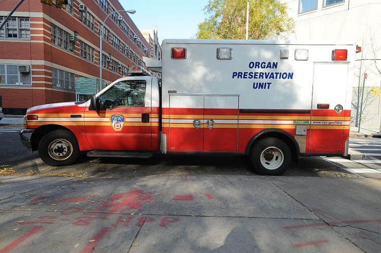 <a><img src="https://www.theepochtimes.com/assets/uploads/2015/09/DSC_6897_2.jpg" alt="PRESERVING ORGANS: An new organ preservation ambulance that will be dispatched as part of a Manhattan pilot program aimed at preserving the organs of transplant donors who die outside of hospitals. (Office of the Mayor)" title="PRESERVING ORGANS: An new organ preservation ambulance that will be dispatched as part of a Manhattan pilot program aimed at preserving the organs of transplant donors who die outside of hospitals. (Office of the Mayor)" width="320" class="size-medium wp-image-1811376"/></a>