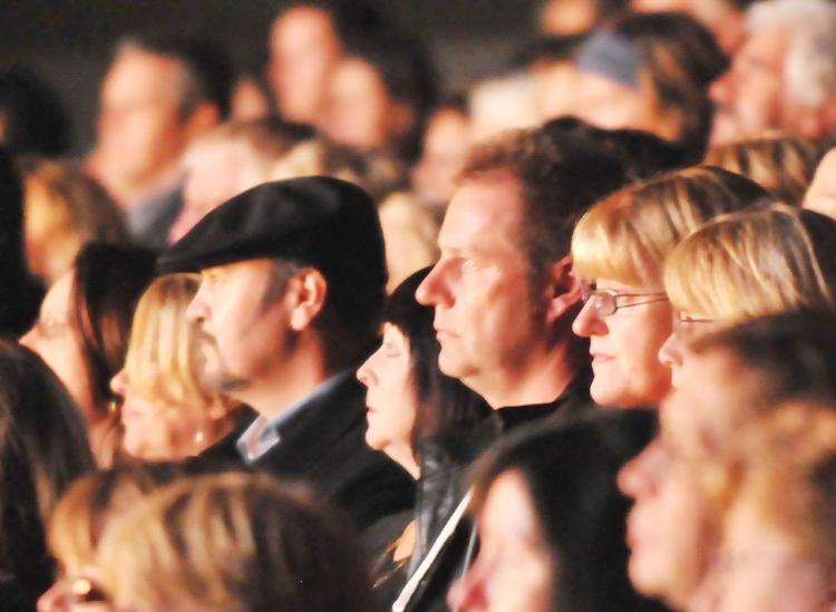 <a><img src="https://www.theepochtimes.com/assets/uploads/2015/09/DSC_9399.jpg" alt="Audience at the Adelaide Entertainment Centre on April 6 (Scott Hu/The Epoch Times)" title="Audience at the Adelaide Entertainment Centre on April 6 (Scott Hu/The Epoch Times)" width="320" class="size-medium wp-image-1828987"/></a>