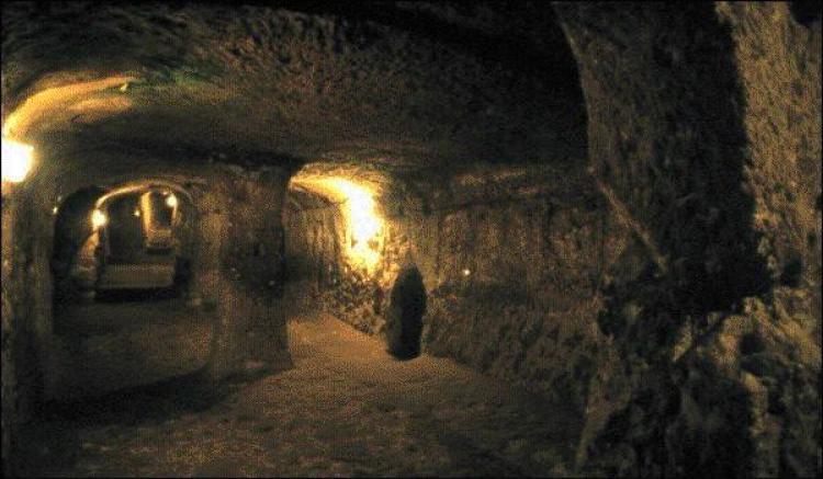 <a><img src="https://www.theepochtimes.com/assets/uploads/2015/09/Derinkuyu.jpg" alt="A sprawling maze of rooms and corridors that was once home to thousands of people can be found hundreds of feet below the Turkish city of Capadocia. (Haluk Ozozlu)" title="A sprawling maze of rooms and corridors that was once home to thousands of people can be found hundreds of feet below the Turkish city of Capadocia. (Haluk Ozozlu)" width="320" class="size-medium wp-image-1826375"/></a>