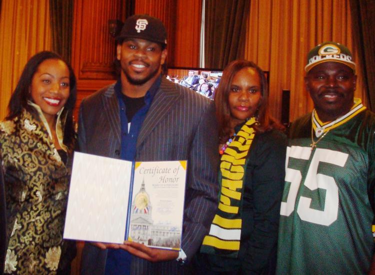 <a><img src="https://www.theepochtimes.com/assets/uploads/2015/09/DesmondBishop.jpg" alt="LOCAL HERO: Super Bowl champ and SF local Desmond Bishop (with parents at right) receives a Certificate of Honor from Supervisor Malia Cohen (L) in celebration of black history month.  (Abraham Thompson/The Epoch Times)" title="LOCAL HERO: Super Bowl champ and SF local Desmond Bishop (with parents at right) receives a Certificate of Honor from Supervisor Malia Cohen (L) in celebration of black history month.  (Abraham Thompson/The Epoch Times)" width="320" class="size-medium wp-image-1808167"/></a>